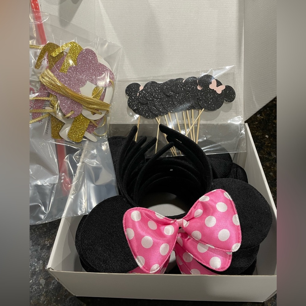2nd birthday Minnie Mouse decor